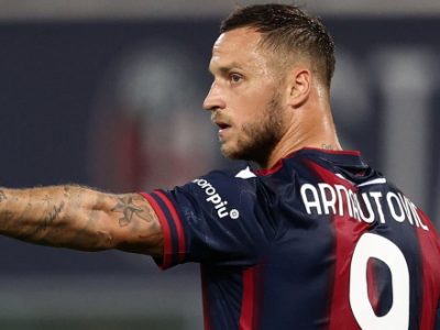 Arnautovic e Schouten tornano a disposizione di Motta, contro il Cagliari rientra fra i convocati anche Vignato