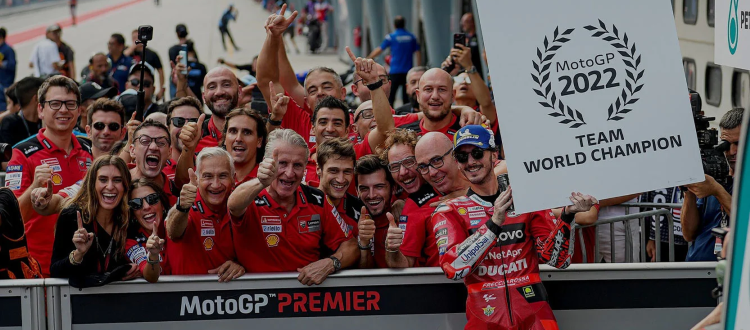 Quindici anni dopo, Ducati di nuovo campione del mondo piloti in MotoGP: Bagnaia conduce alla gloria la Rossa di Borgo Panigale