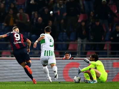 Un Bologna da urlo per scacciare subito i fantasmi di San Siro: 3-0 al Sassuolo, gol d'autore per Aebischer, Arnautovic e Ferguson