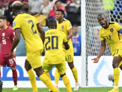 Via al Mondiale in Qatar, l'Ecuador regola 2-0 i padroni di casa con doppietta di capitan Valencia