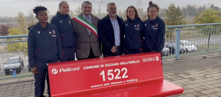 Il Bologna e Pelliconi contro la violenza sulle donne: installate due panchine rosse a Casteldebole e Ozzano