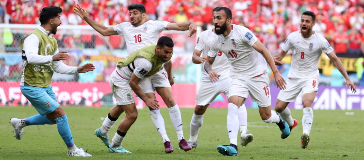 Qatar battuto dal Senegal e già fuori dal suo Mondiale, pari tra Olanda ed Ecuador. Frenata dell'Inghilterra con gli USA, l'Iran riapre i giochi