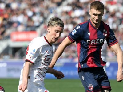 Posch sugli scudi nel Bologna che ferma anche il Milan. Terzo gol da 'numero 9' per Sansone, apprezzabile l'impatto di Moro