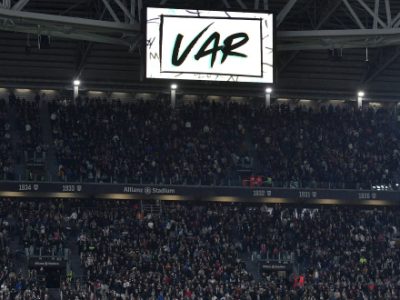 Campionato riscritto e VAR: quando il calcio perde contatto con la realtà