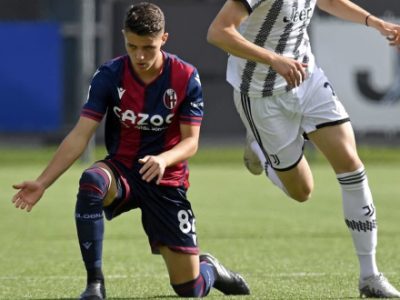 Un rigore di Raimondo e una perla di Urbanski non bastano al Bologna Primavera: rimonta della Juventus, a Vinovo è 2-2