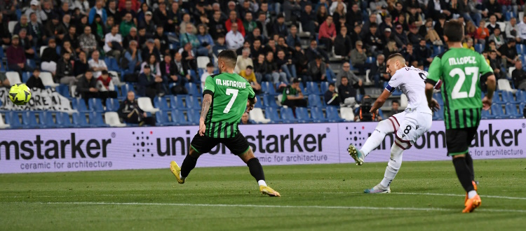 Sassuolo-Bologna, 1-1 che non fa male a nessuno. Due gemme squarciano la monotonia: Berardi chiama, Dominguez risponde