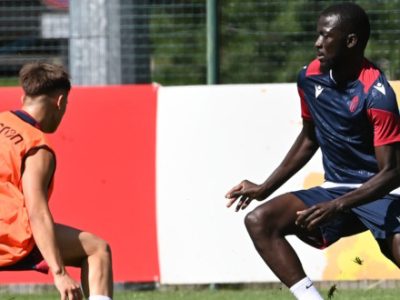 Doppia seduta per il Bologna a Valles: tattica e partitella al mattino, lavoro tra campo e palestra nel pomeriggio