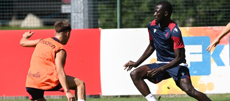 Doppia seduta per il Bologna a Valles: tattica e partitella al mattino, lavoro tra campo e palestra nel pomeriggio