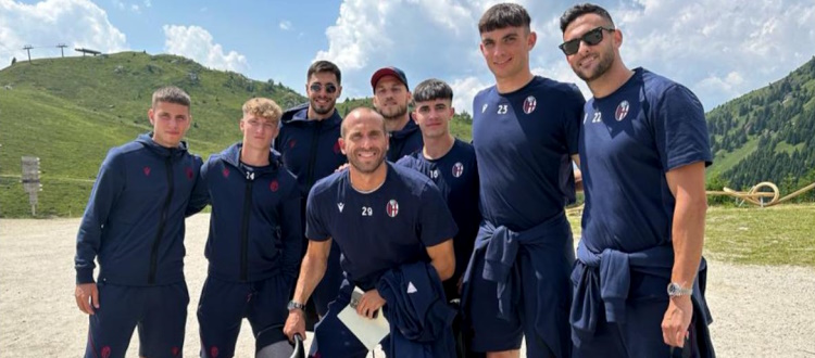 Quarto giorno di ritiro a Valles per il Bologna: allenamento al mattino, poi pranzo in quota e pomeriggio libero