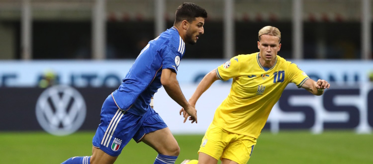 Orsolini in campo nel finale di Italia-Ucraina 2-1, tra gli altri rossoblù impegnati in Nazionale spiccano Lucumí, Ndoye e Posch