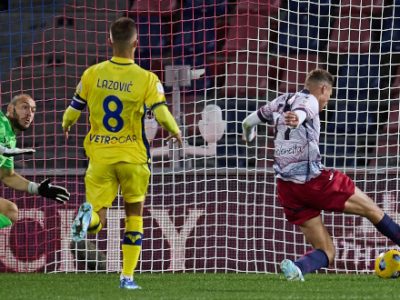 Il Bologna non fa scherzi nella notte di Halloween: 2-0 al Verona con Moro e Van Hooijdonk, la Coppa Italia prosegue