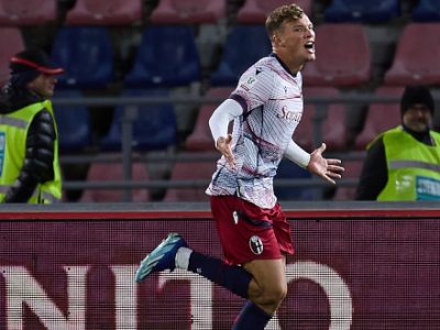 Primo gol in maglia rossoblù per Van Hooijdonk, 493° marcatore nella storia del Bologna