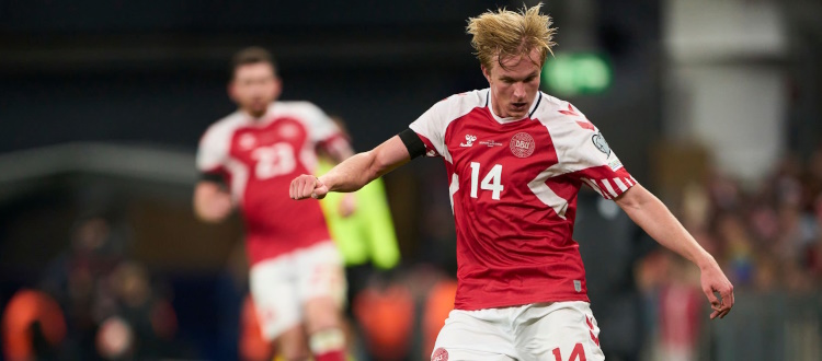 Kristiansen si riscatta con la Danimarca: assist per Maehle nel 2-1 sulla Slovenia e accesso ad Euro 2024. La Polonia di Skorupski agli spareggi