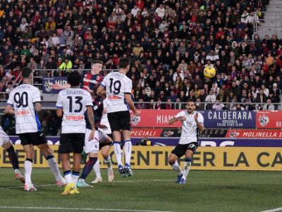 'Natale in Champions', solo nei cinema di Bologna. I rossoblù piegano anche un'ottima Atalanta e restano quarti, decide Ferguson all'86'