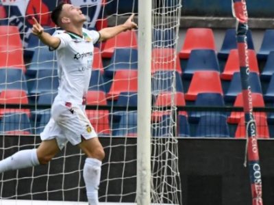 Raimondo, prima doppietta tra i professionisti: la Ternana vince 3-1 a Cosenza, decisivo l'attaccante di proprietà del Bologna