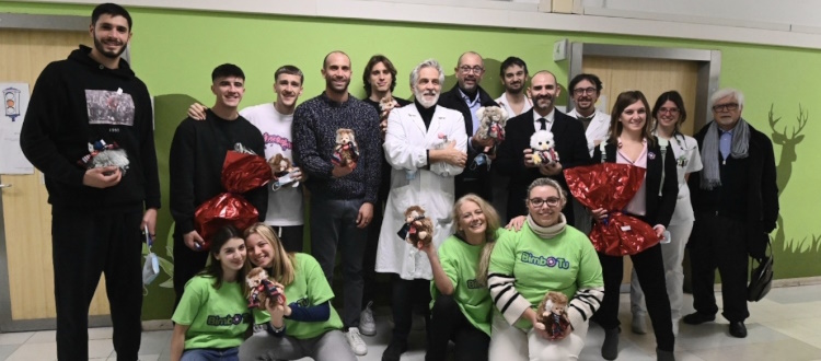 BFC e Bimbo Tu, consegnati ai piccoli pazienti degli ospedali cittadini i peluche della campagna 'Bologna tifa per i bambini'