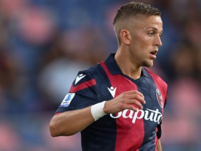 Il Bologna ritrova in gruppo Karlsson dopo oltre due mesi. Ultimo allenamento della settimana, lunedì la ripresa