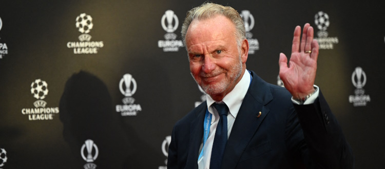 Rummenigge non si sbottona su Zirkzee: "Ricordo i suoi gol qui e sono felice che stia facendo bene, ma non so se la clausola verrà attivata"