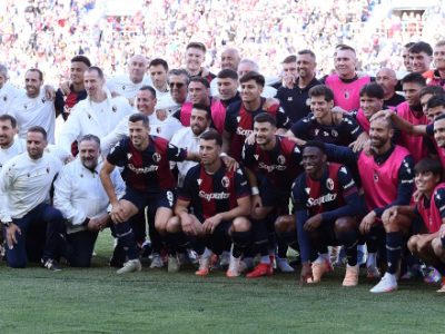 Bologna già in modalità festa, il Genoa vince 3-1. Dall'Ara comunque in tripudio per gli eroi della Coppa Italia 2024-2025