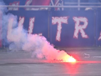 Giudice Sportivo: ammenda di 7.000 € al Bologna per coro offensivo verso l'arbitro e lancio di fumogeni e bicchieri