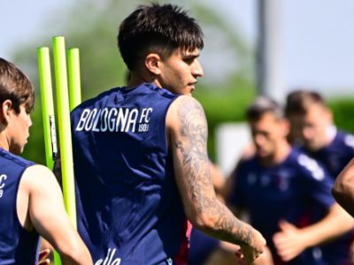 Attivazione atletica e seduta tecnico-tattica per il Bologna, prosegue il programma di recupero di Holm e Ndoye