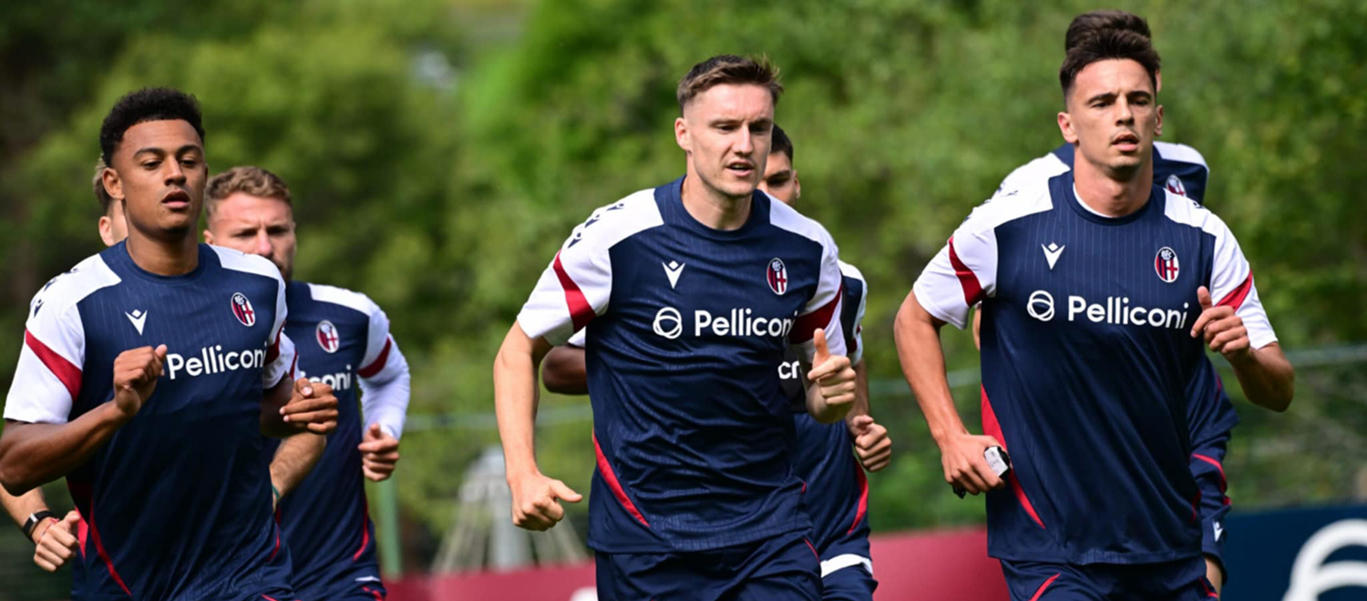 Bologna, pomeriggio col pallone a Valles: esercitazioni tecnico-tattiche e partitella. Domani la prima amichevole, diretta su YouTube