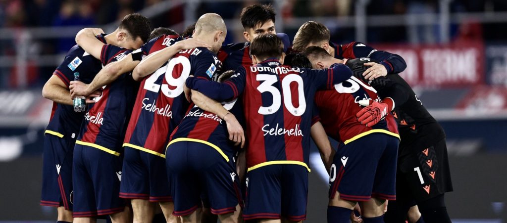 Domani a cena il ritrovo del Bologna: convocato anche Beukema, esclusi i partenti Corazza, Raimondo e Urbanski
