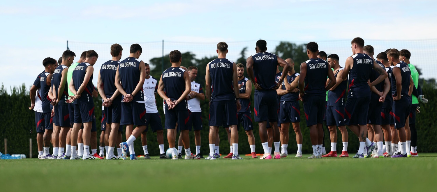 Primo allenamento della stagione per il Bologna, ancora a parte Dallinga e Odgaard. Domani pomeriggio la presentazione di Immobile