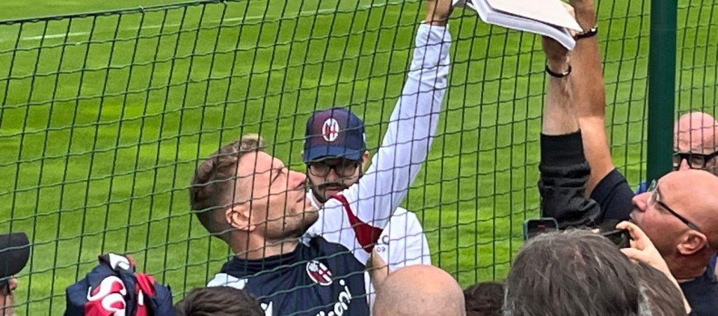 Prima seduta per il Bologna sul campo di Valles: Italiano suona subito la carica, bagno di folla per Immobile