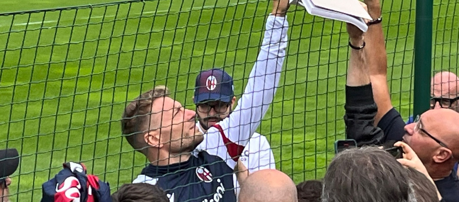 Prima seduta per il Bologna sul campo di Valles: Italiano suona subito la carica, bagno di folla per Immobile