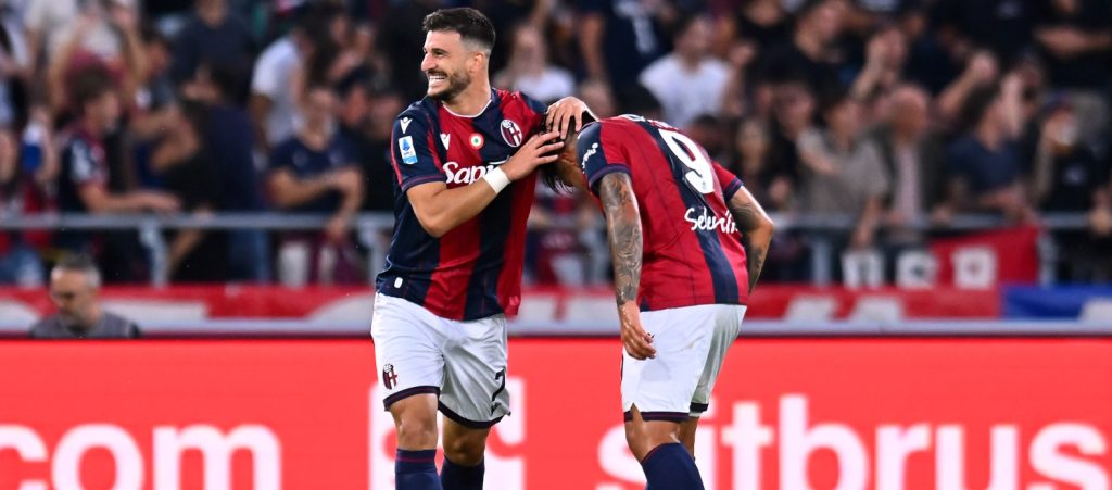 Bologna, la prima in casa è tosta ma dolce: Italiano imbriglia Fabregas, Orsolini segna e i rossoblù vincono 1-0