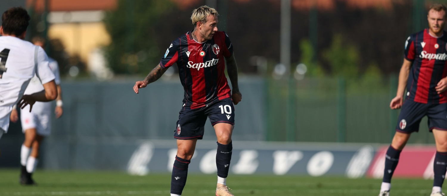 Bologna svagato e sconfitto 3-2 dalla Vis Pesaro: a segno Pobega e Bernardeschi (poi fuori per una botta), di nuovo in campo Dallinga e Odgaard