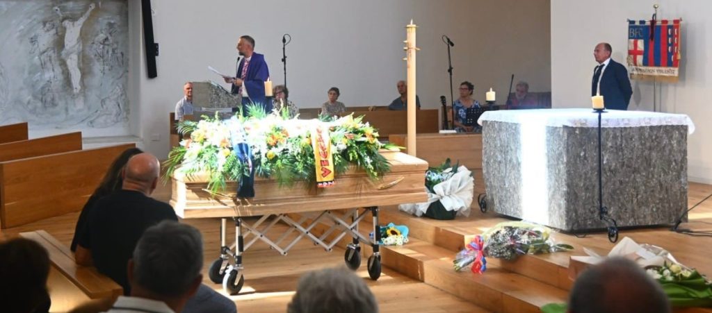 Ieri a San Lazzaro l'ultimo saluto a Franco Cresci, presenti una delegazione del Bologna e tanti ex rossoblù