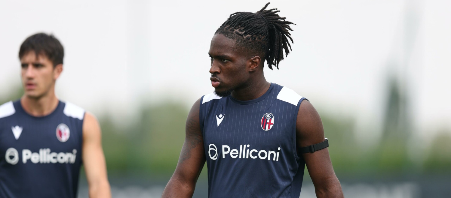 I convocati per Bologna-Como: prima chiamata per Rowe, Lucumí c'è, out Casale, Holm e Immobile