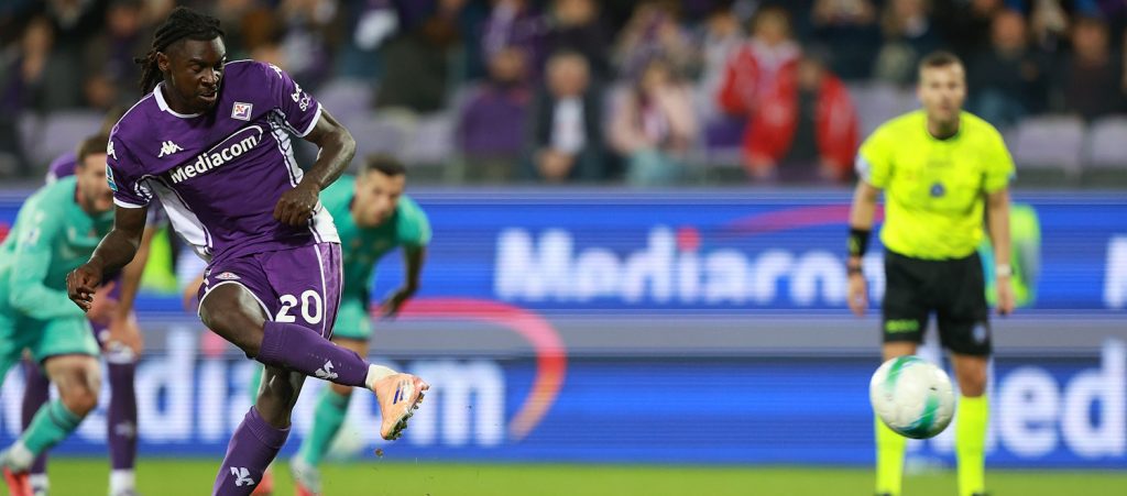 Venti minuti di confusione e 'spettacolo' arbitrale, e una vittoria strameritata vola via: gran Bologna a Firenze, ma alla fine è solo 2-2