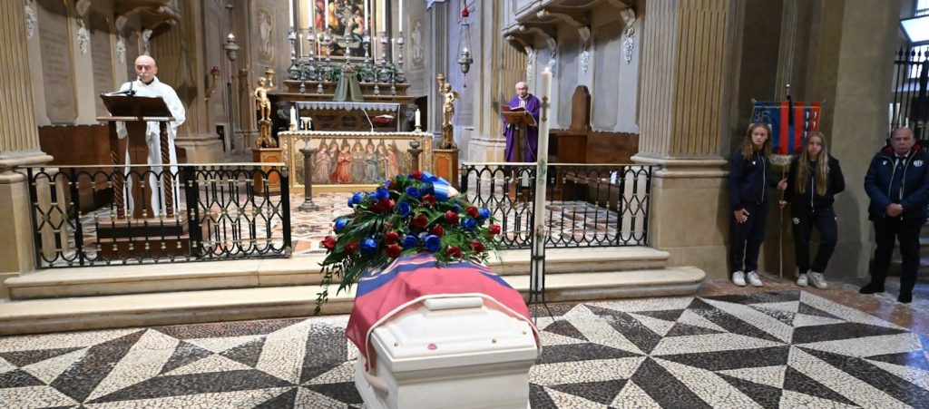 Oggi pomeriggio l'ultimo saluto a Gino Pivatelli, presente una delegazione del Bologna