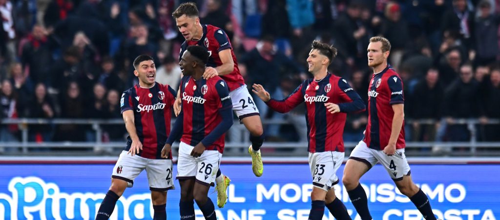 Il Bologna va oltre i sogni, dominata 2-0 la capolista Napoli: Dallinga e Lucumí fanno gioire un Dall'Ara orgoglioso, esordio da favola per il 2007 Pessina