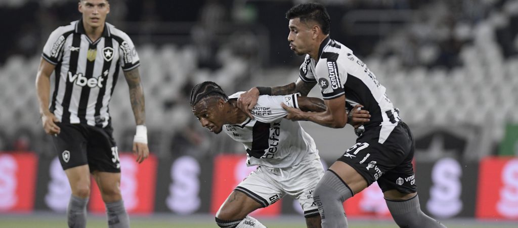 Bologna, capitolo rinnovi: dialogo avviato con Freuler, ancora in standby Lucumí. Per la difesa si valuta David Ricardo del Botafogo