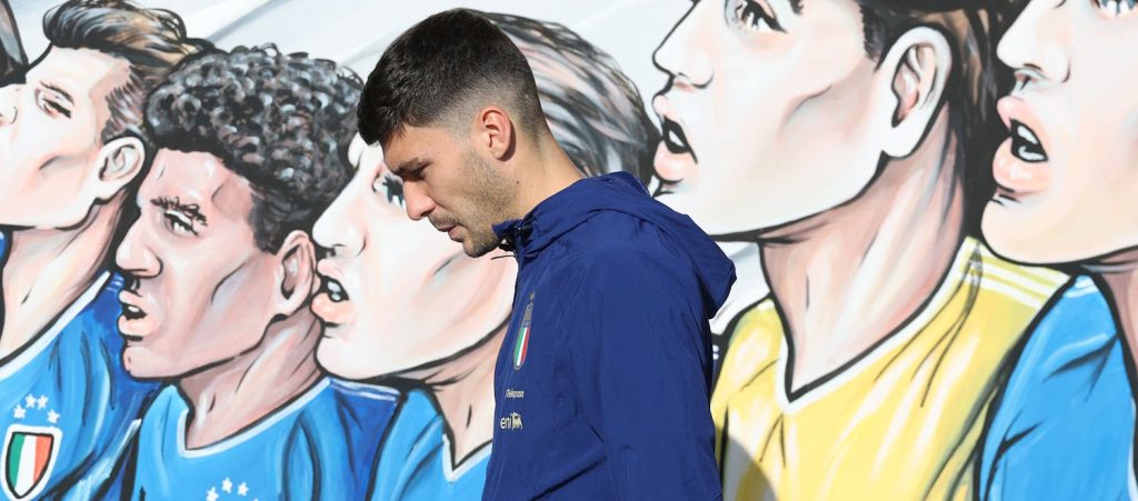 Fastidio al polpaccio destro per Cambiaghi: l'attaccante lascia il ritiro della Nazionale e fa rientro a Bologna