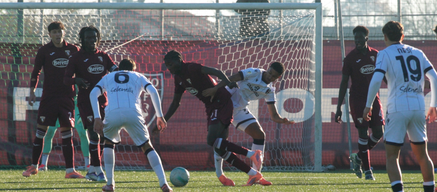 Pellini risponde ad Armanini, poi un gol in extremis dell'esordiente Lo Monaco regala un successo pesante al Bologna Primavera: 1-2 a Torino