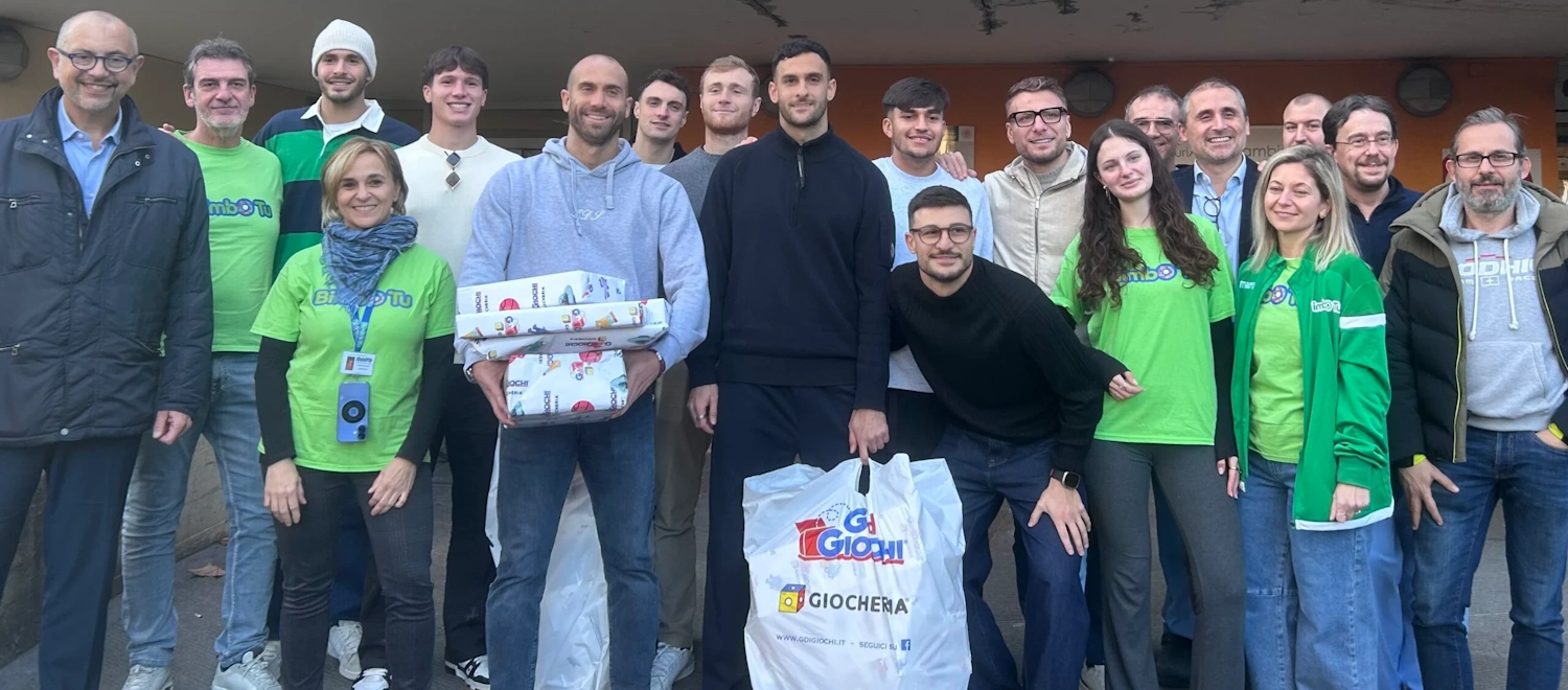 Per i piccoli pazienti del Sant'Orsola un pomeriggio rossoblù coi giocatori del Bologna e i volontari di Bimbo Tu