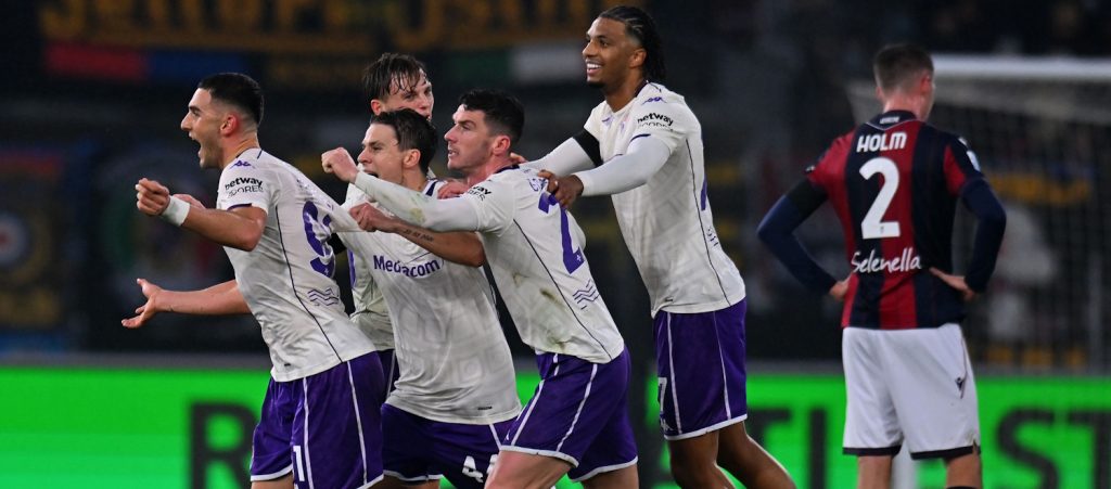 Il Bologna tocca il punto più basso della sua stagione: prestazione disarmante e Fiorentina corsara 2-1 al Dall'Ara, ridimensionati i sogni europei