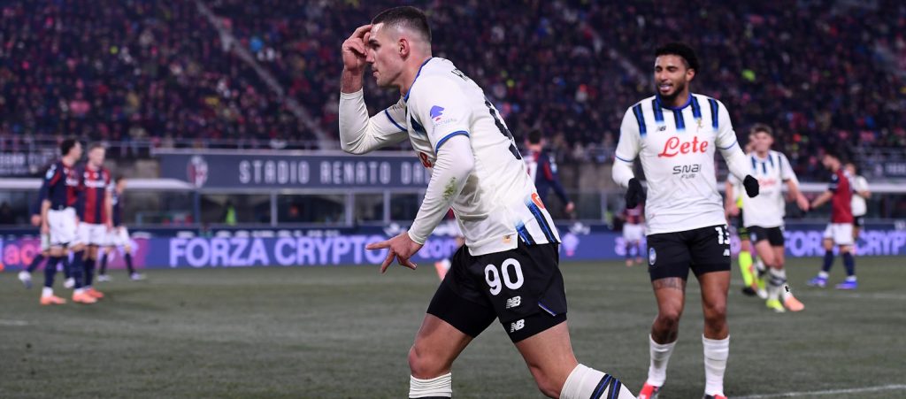 Qualcuno ci spieghi cos'è successo al Bologna: un'ottima Atalanta sbanca 2-0 il Dall'Ara con doppio Krstovic, prosegue il periodo buio dei rossoblù