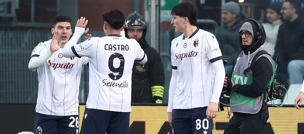 Cambiaghi fa e disfa, la squadra arbitrale ci mette del suo, Baturina completa la beffa: a Como il Bologna ritrova se stesso ma non la vittoria, è 1-1