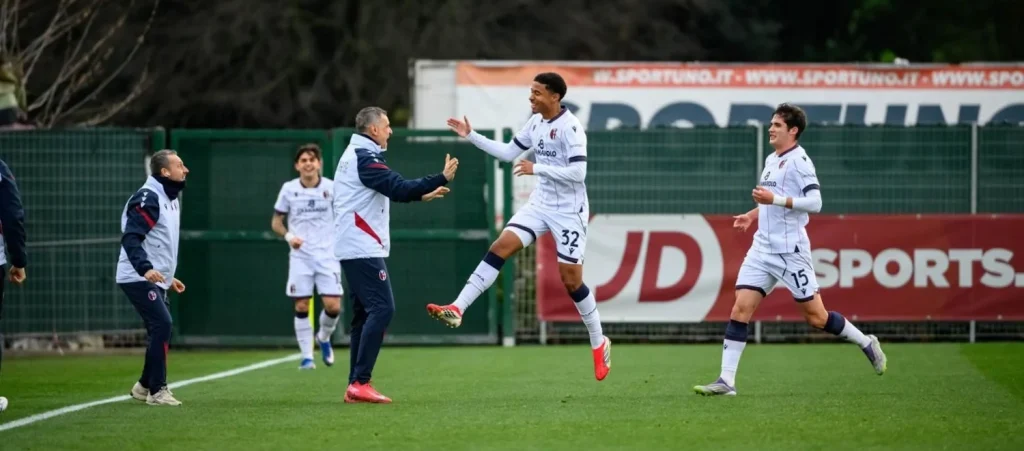 Gran colpo esterno del Bologna Primavera, battuta 3-2 la Roma capolista: Castaldo e doppietta di N'Diaye, rossoblù a -1 dai playoff