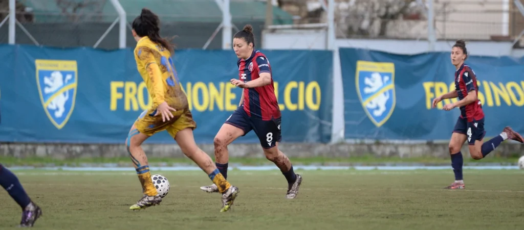 Bologna, pirotecnico 3-3 a Frosinone: le rossoblù si fanno raggiungere nel finale, esordio agrodolce per Di Donato