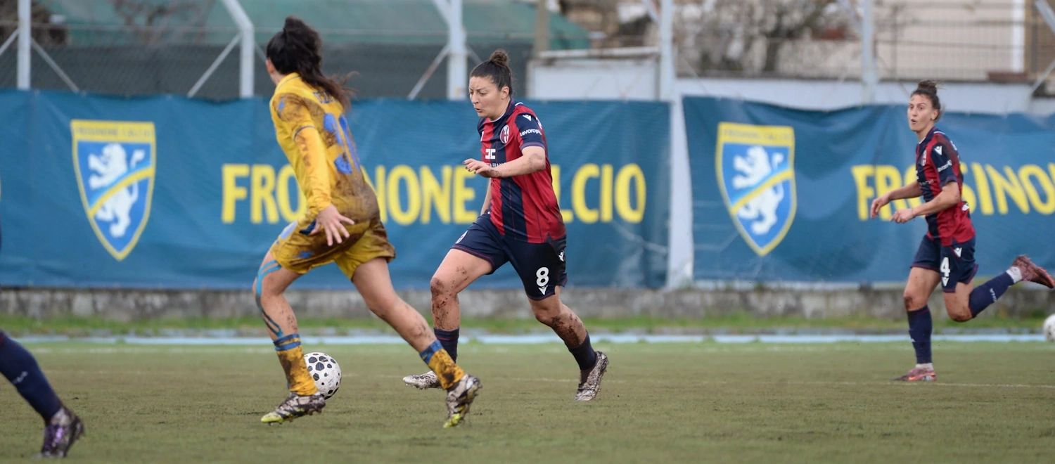 Bologna, pirotecnico 3-3 a Frosinone: le rossoblù si fanno raggiungere nel finale, esordio agrodolce per Di Donato