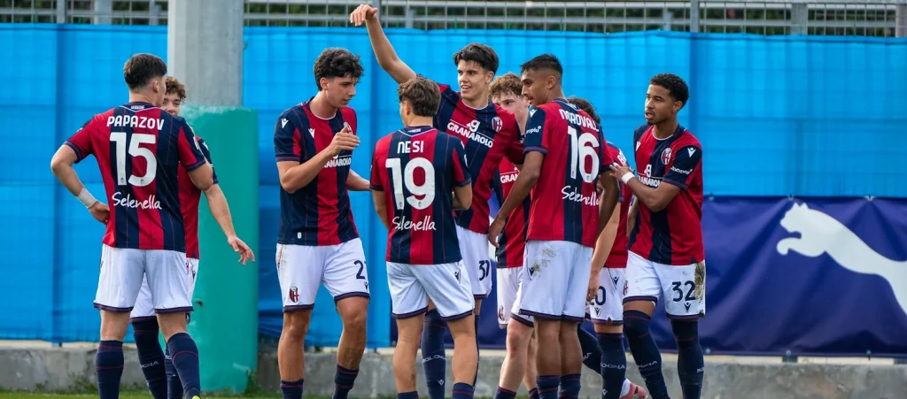Il Bologna Primavera cala un fantastico poker esterno: battuto 4-0 il Parma terzo in classifica, i rossoblù agganciano la zona playoff