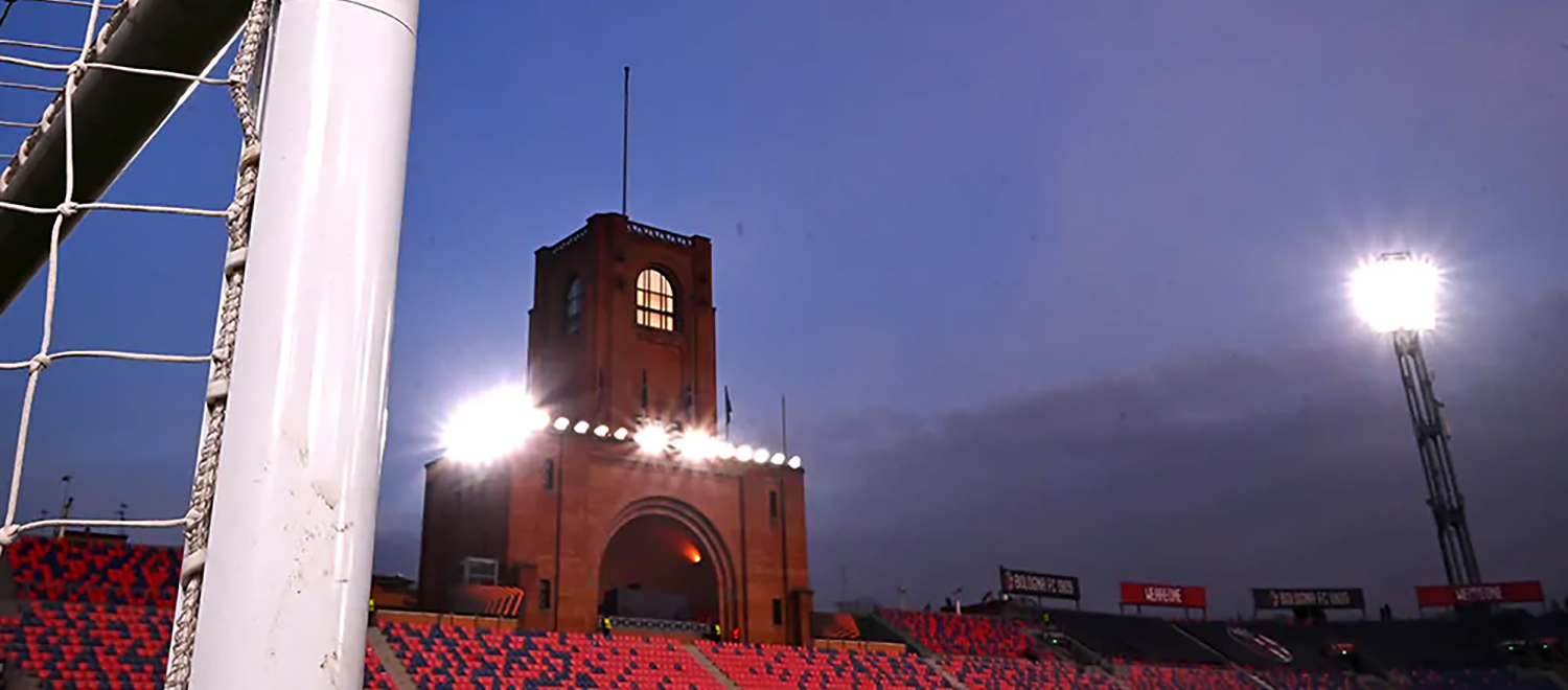 Bologna pettegola. Ai primi scricchiolii il sospetto e il sarcasmo: il rifugio nella mediocrità come forma di protezione