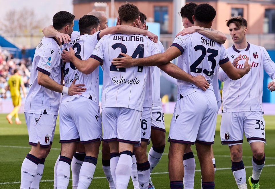 Dallinga la decide con un pezzo da collezione, per Vitik la miglior gara in rossoblù. Sohm non ruba l'occhio ma c'è, Orsolini non riesce a sbloccarsi